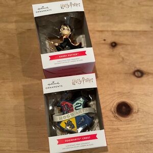 NWT Hallmark Harry Potter and Hogwarts Crest Ornaments - Set of 2